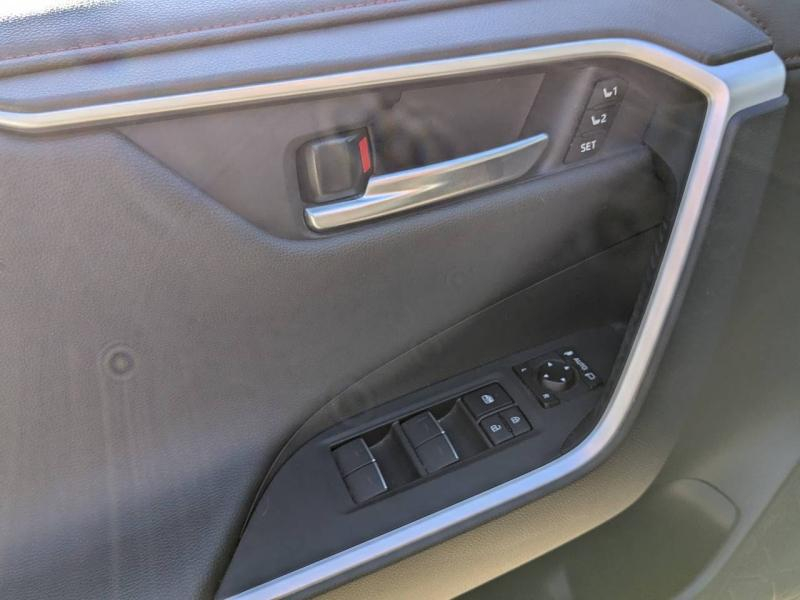 Photo 15 de l’annonce de TOYOTA RAV4 d’occasion à vendre à AIX-EN-PROVENCE