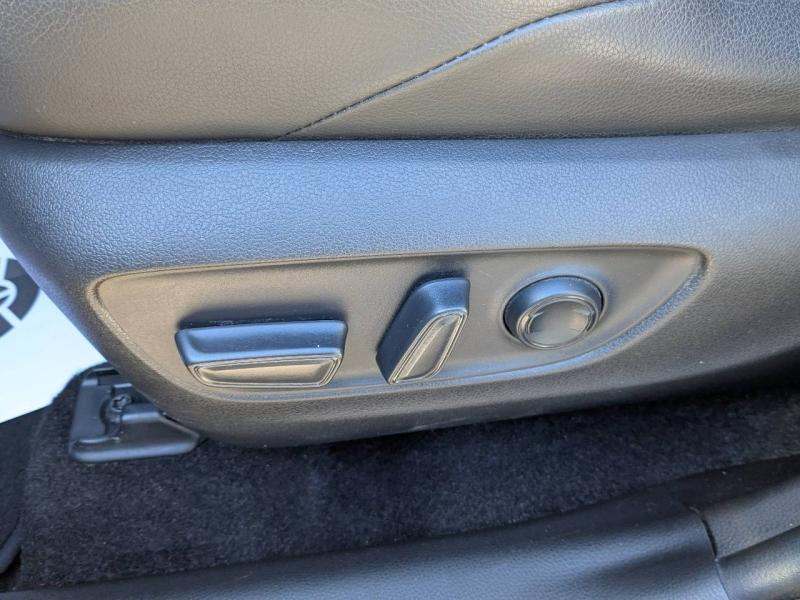 Photo 16 de l’annonce de TOYOTA RAV4 d’occasion à vendre à AIX-EN-PROVENCE