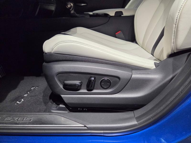 Photo 11 de l’annonce de LEXUS UX d’occasion à vendre à AUBIÈRE