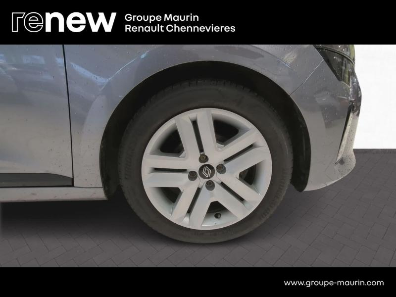 Photo 15 de l’annonce de RENAULT Clio d’occasion à vendre à CHENNEVIÈRES-SUR-MARNE