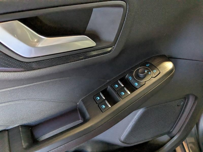 Photo 9 de l’annonce de FORD Kuga d’occasion à vendre à BRIGNOLES