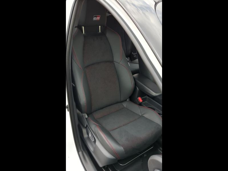 Photo 14 de l’annonce de TOYOTA Yaris d’occasion à vendre à ARLES