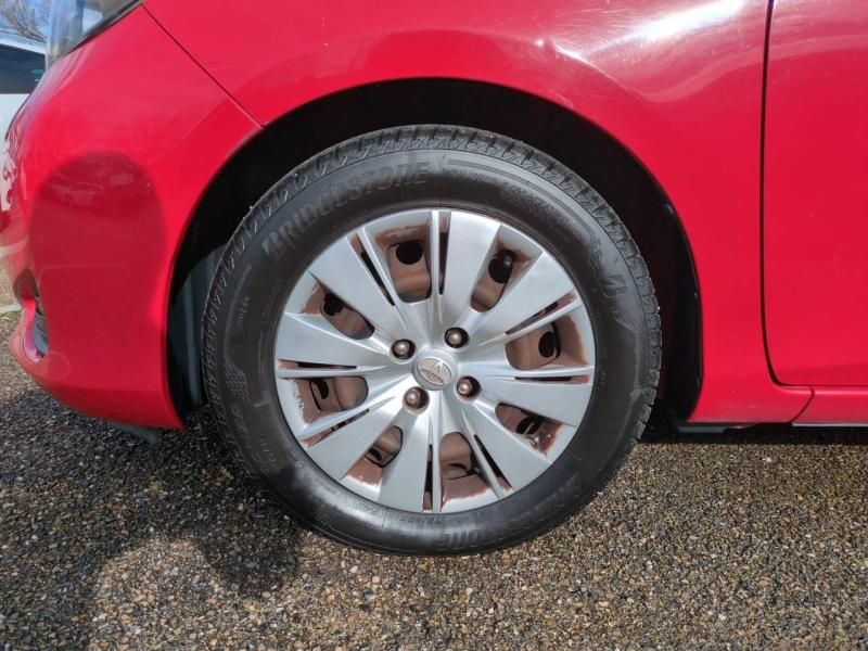 Photo 9 de l’annonce de TOYOTA Yaris d’occasion à vendre à ARLES