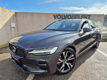 VOLVO V60 B4 197ch Plus Style Dark DCT 7