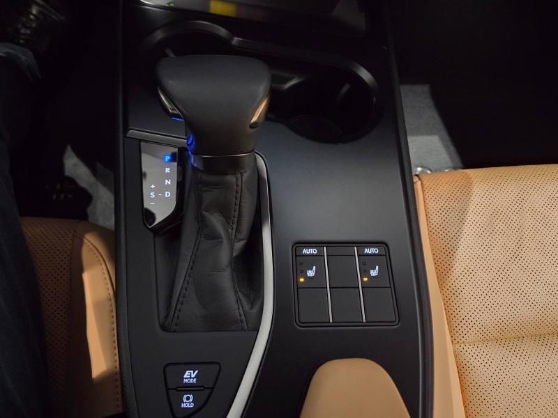 Photo 12 de l’annonce de LEXUS UX d’occasion à vendre à AUBIÈRE