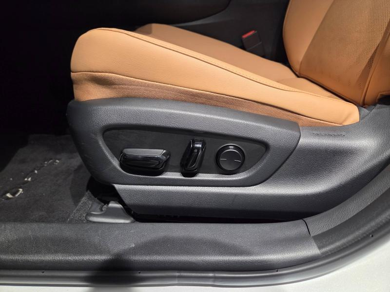 Photo 13 de l’annonce de LEXUS UX d’occasion à vendre à AUBIÈRE