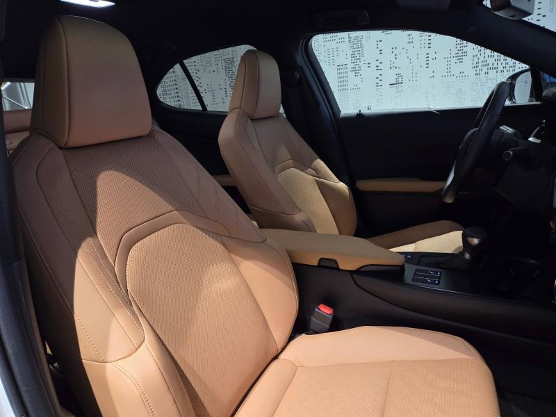 Photo 14 de l’annonce de LEXUS UX d’occasion à vendre à AUBIÈRE