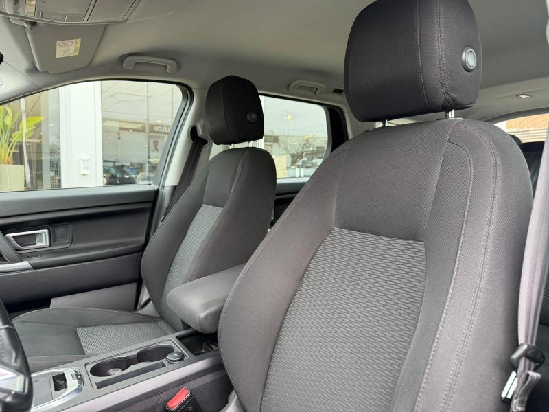 Photo 15 de l’annonce de LAND-ROVER Discovery Sport d’occasion à vendre à AIX-EN-PROVENCE