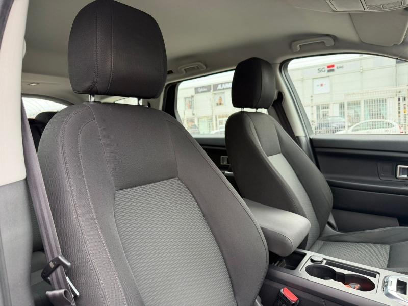 Photo 17 de l’annonce de LAND-ROVER Discovery Sport d’occasion à vendre à AIX-EN-PROVENCE