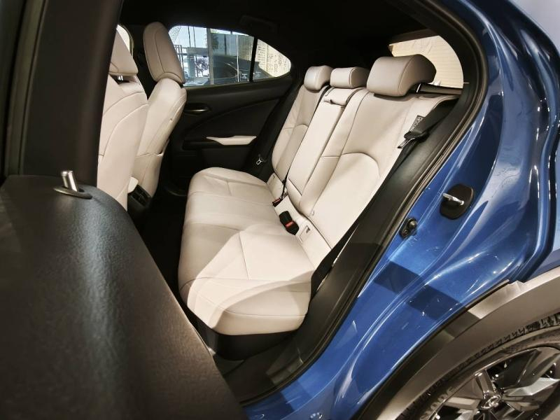 Photo 10 de l’annonce de LEXUS UX d’occasion à vendre à LATTES