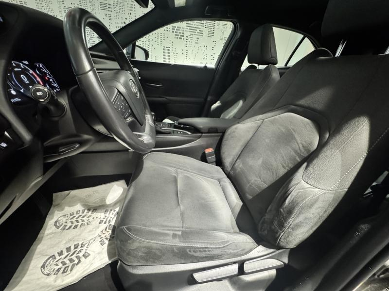 Photo 16 de l’annonce de LEXUS UX d’occasion à vendre à MONTFAVET