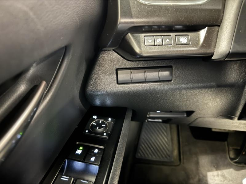 Photo 19 de l’annonce de LEXUS UX d’occasion à vendre à MONTFAVET