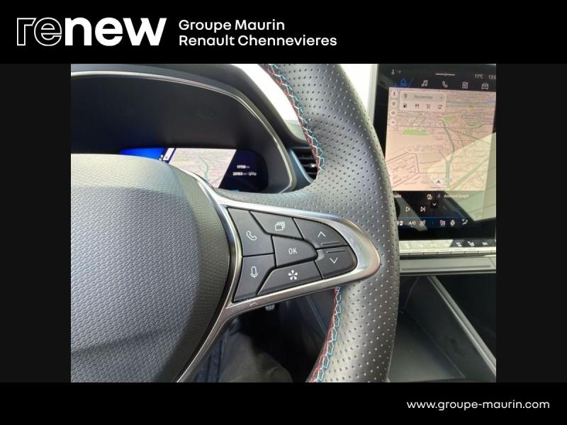 Photo 12 de l’annonce de RENAULT  d’occasion à vendre à CHENNEVIÈRES-SUR-MARNE