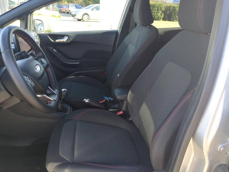 Photo 12 de l’annonce de FORD Fiesta d’occasion à vendre à ARLES