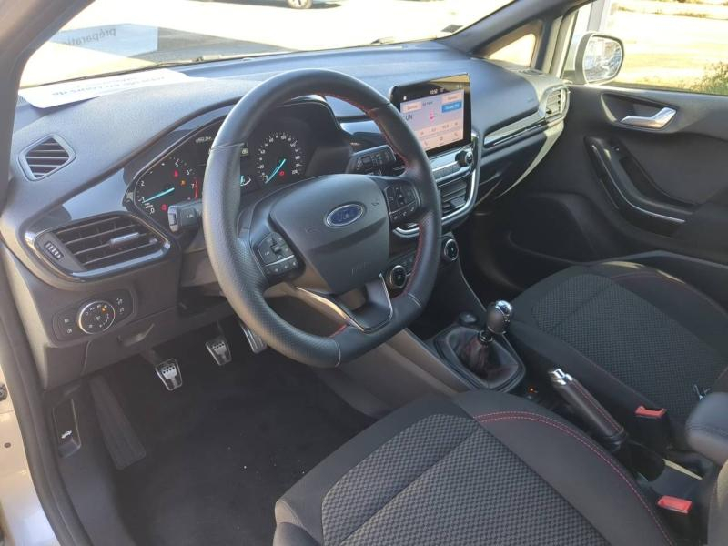 Photo 13 de l’annonce de FORD Fiesta d’occasion à vendre à ARLES