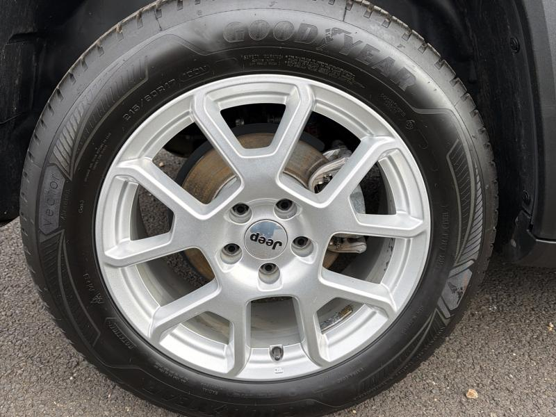 Photo 10 de l’annonce de JEEP Renegade d’occasion à vendre à AUBIÈRE