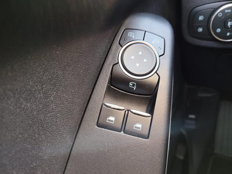 Photo 16 de l’annonce de FORD Fiesta d’occasion à vendre à DRAGUIGNAN