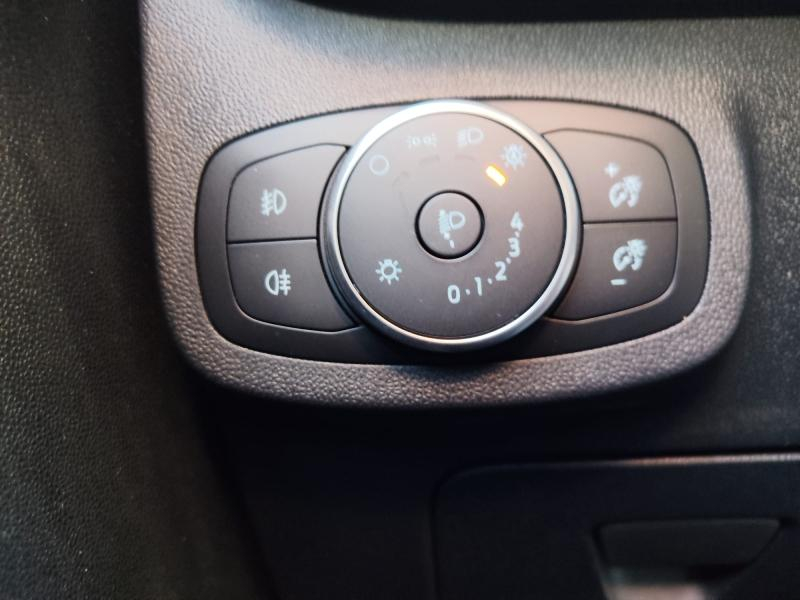 Photo 17 de l’annonce de FORD Fiesta d’occasion à vendre à DRAGUIGNAN