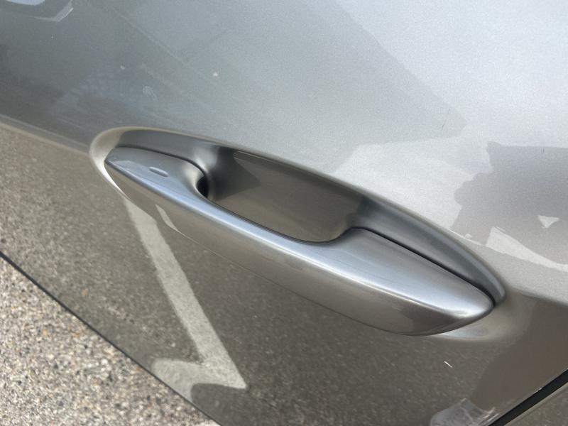 Photo 8 de l’annonce de LEXUS UX d’occasion à vendre à MONTFAVET