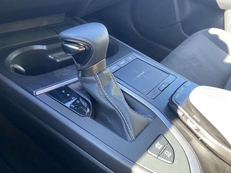 Photo 11 de l’annonce de LEXUS UX d’occasion à vendre à MONTFAVET