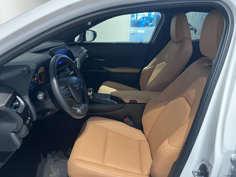 Photo 8 de l’annonce de LEXUS UX d’occasion à vendre à LATTES