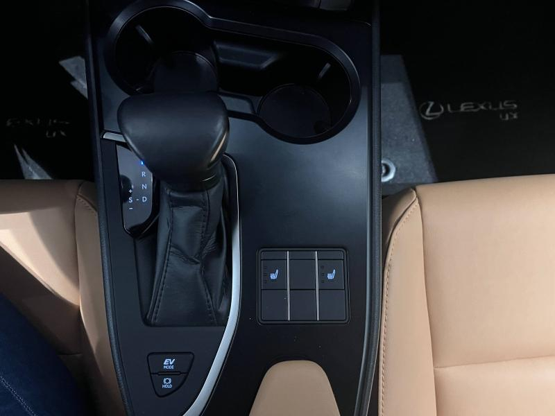 Photo 15 de l’annonce de LEXUS UX d’occasion à vendre à LATTES