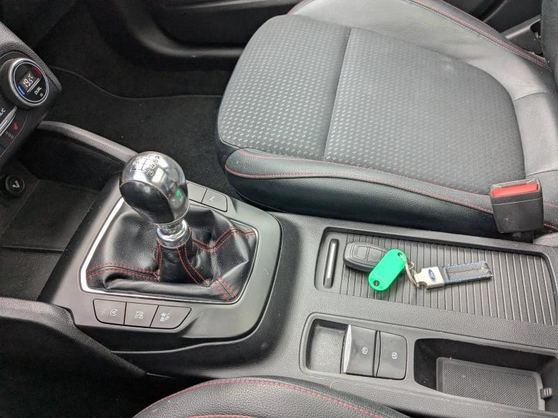 Photo 18 de l’annonce de FORD Focus d’occasion à vendre à AVIGNON