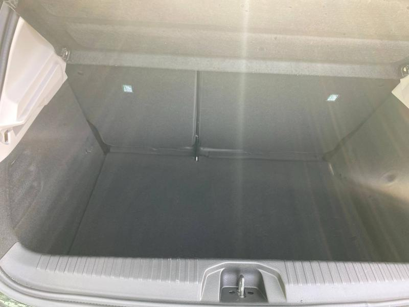 Photo 10 de l’annonce de RENAULT Clio d’occasion à vendre à SAINT PIERRE LES NEMOURS