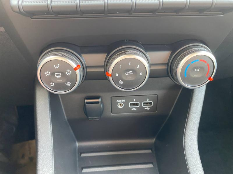 Photo 16 de l’annonce de RENAULT Clio d’occasion à vendre à SAINT PIERRE LES NEMOURS