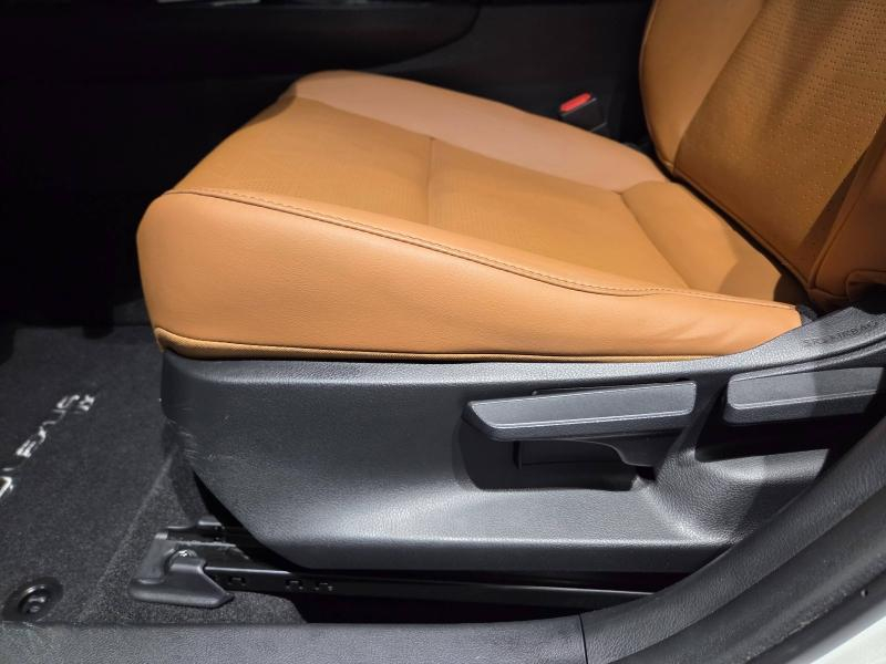 Photo 12 de l’annonce de LEXUS UX d’occasion à vendre à AUBIÈRE