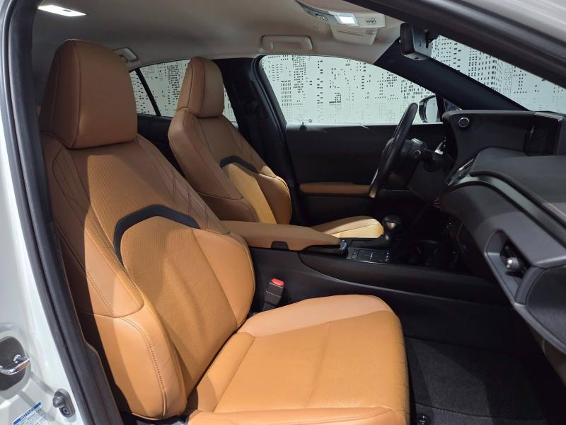 Photo 13 de l’annonce de LEXUS UX d’occasion à vendre à AUBIÈRE