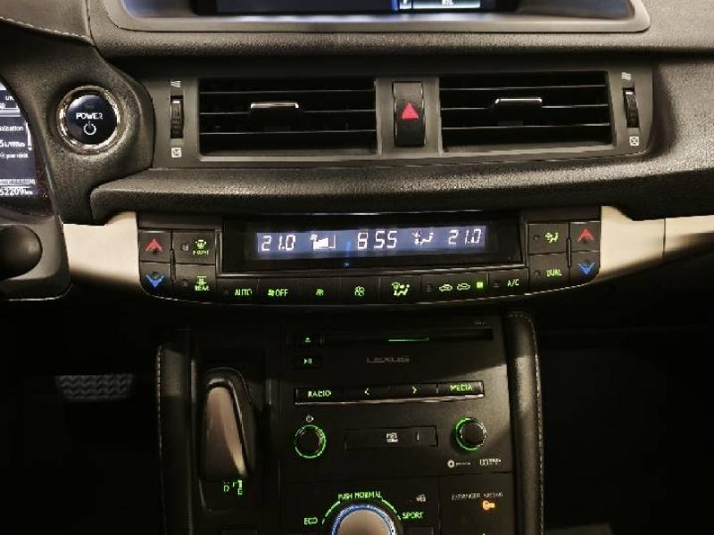 Photo 17 de l’annonce de LEXUS CT d’occasion à vendre à LATTES