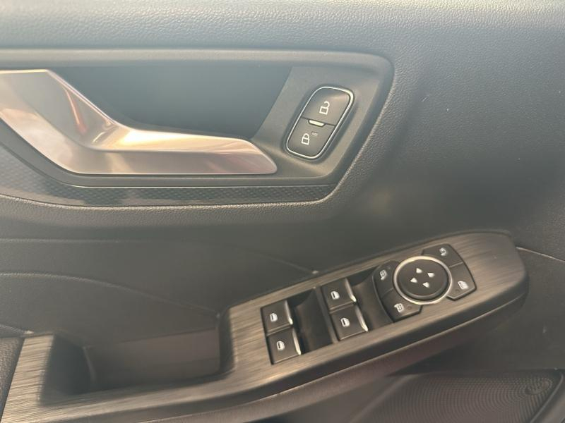 Photo 15 de l’annonce de FORD Kuga d’occasion à vendre à ORANGE