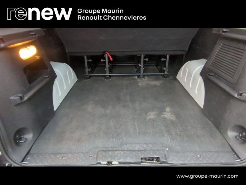 Photo 12 de l’annonce de RENAULT Trafic Combi d’occasion à vendre à CHENNEVIÈRES-SUR-MARNE