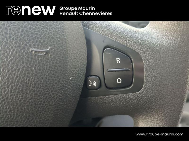 Photo 15 de l’annonce de RENAULT Trafic Combi d’occasion à vendre à CHENNEVIÈRES-SUR-MARNE