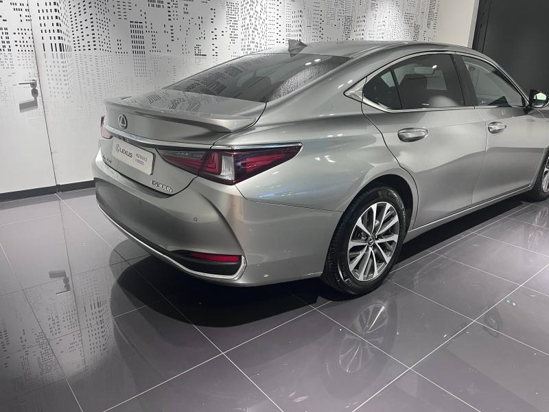 Photo 6 de l’annonce de LEXUS ES d’occasion à vendre à LATTES