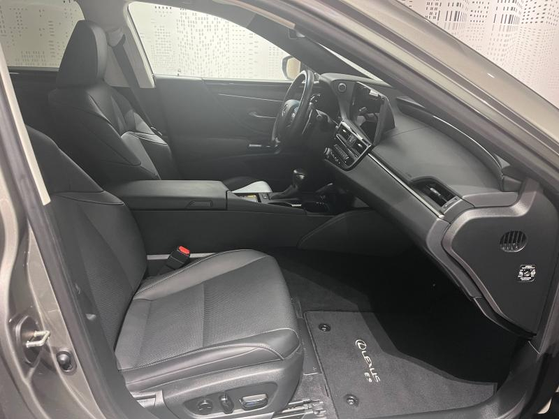 Photo 8 de l’annonce de LEXUS ES d’occasion à vendre à LATTES