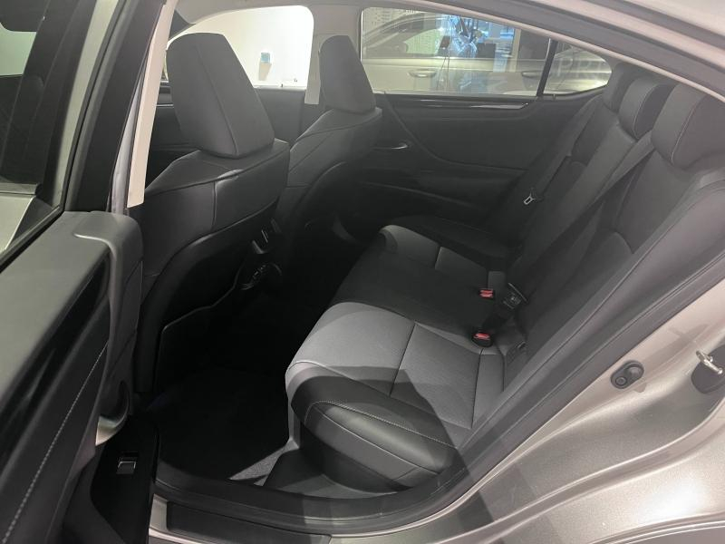 Photo 9 de l’annonce de LEXUS ES d’occasion à vendre à LATTES