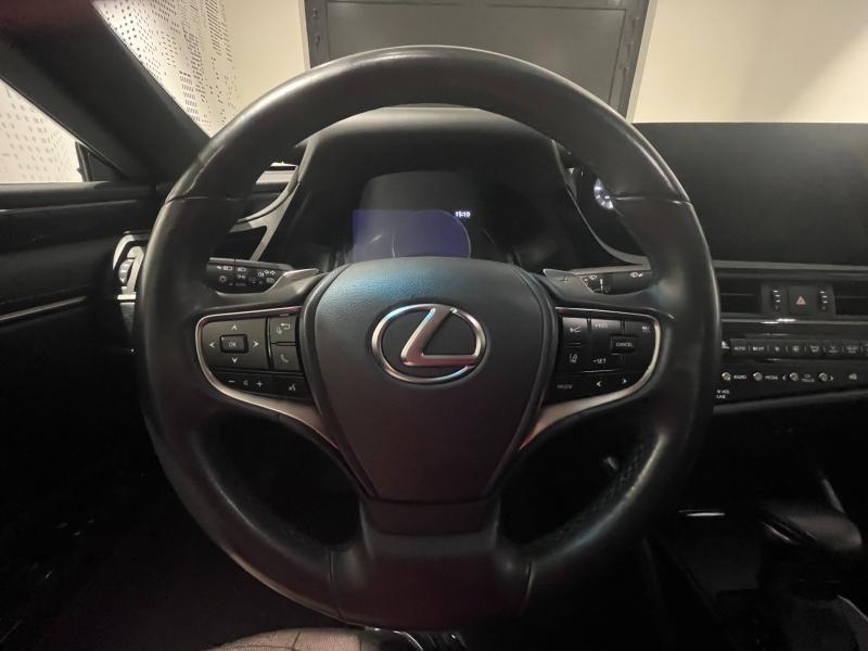 Photo 13 de l’annonce de LEXUS ES d’occasion à vendre à LATTES