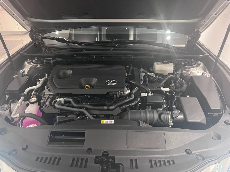 Photo 16 de l’annonce de LEXUS ES d’occasion à vendre à LATTES