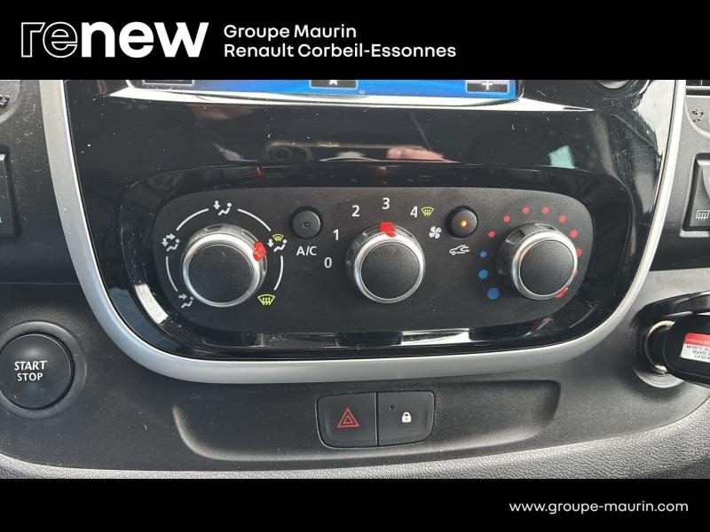 Photo 20 de l’annonce de RENAULT Trafic Combi d’occasion à vendre à CORBEIL-ESSONNES