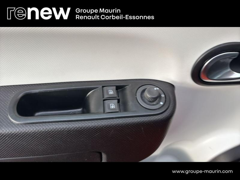 Photo 19 de l’annonce de RENAULT Twingo d’occasion à vendre à CORBEIL-ESSONNES