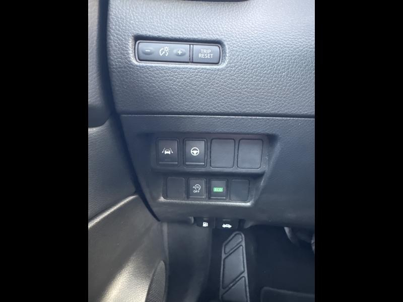 Photo 13 de l’annonce de NISSAN Qashqai d’occasion à vendre à TOULON