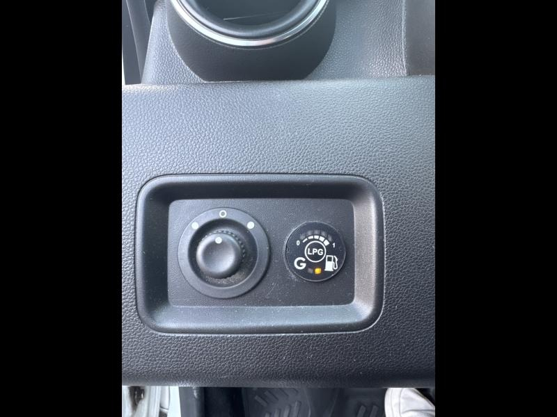 Photo 13 de l’annonce de DACIA Duster d’occasion à vendre à TOULON