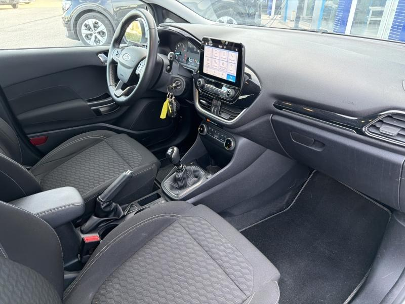 Photo 14 de l’annonce de FORD Fiesta d’occasion à vendre à VITROLLES