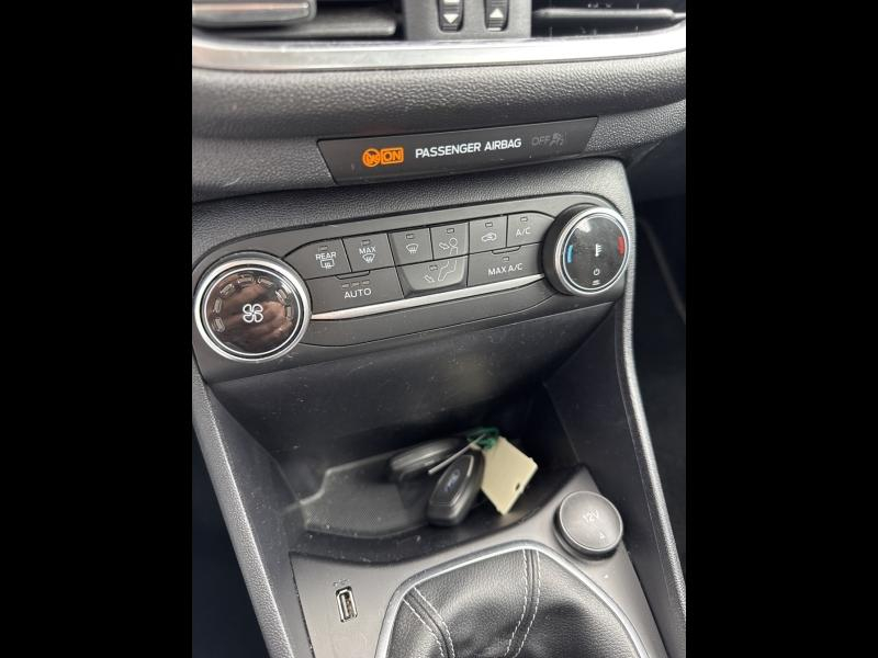 Photo 16 de l’annonce de FORD Fiesta d’occasion à vendre à TOULON