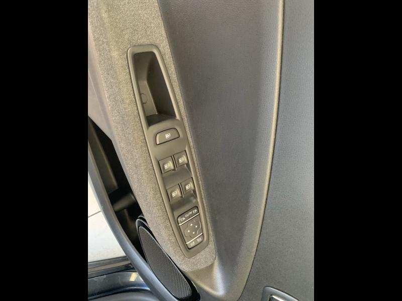 Photo 8 de l’annonce de RENAULT Zoe d’occasion à vendre à CHENNEVIÈRES-SUR-MARNE