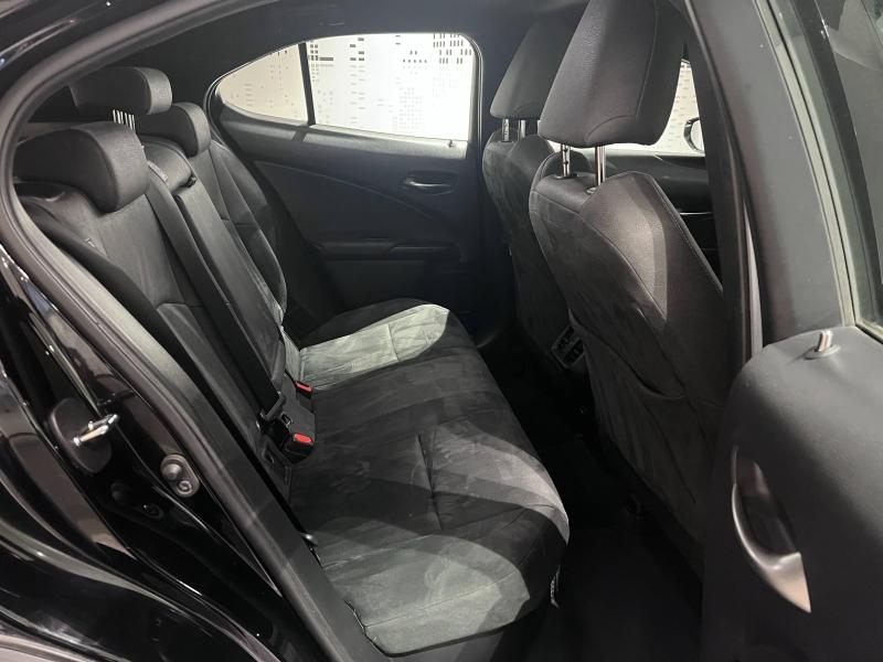 Photo 16 de l’annonce de LEXUS UX d’occasion à vendre à LATTES