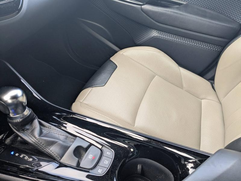 Photo 9 de l’annonce de TOYOTA C-HR d’occasion à vendre à AVIGNON