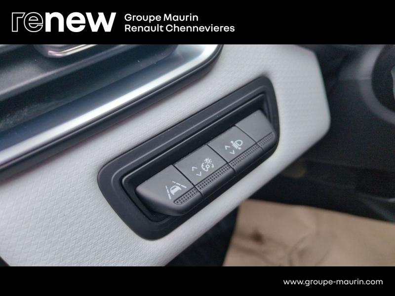 Photo 19 de l’annonce de RENAULT Clio d’occasion à vendre à CHENNEVIÈRES-SUR-MARNE